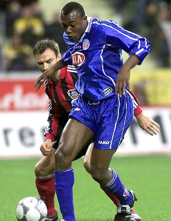 偏袒美国 偏袒美国